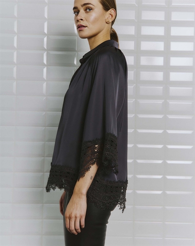 Withblack - Dagmar WBL Sateen Lace Skjorte - Dark Grey